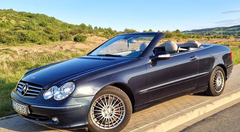 samochody osobowe Mercedes-Benz CLK cena 33400 przebieg: 144000, rok produkcji 2005 z Bielawa